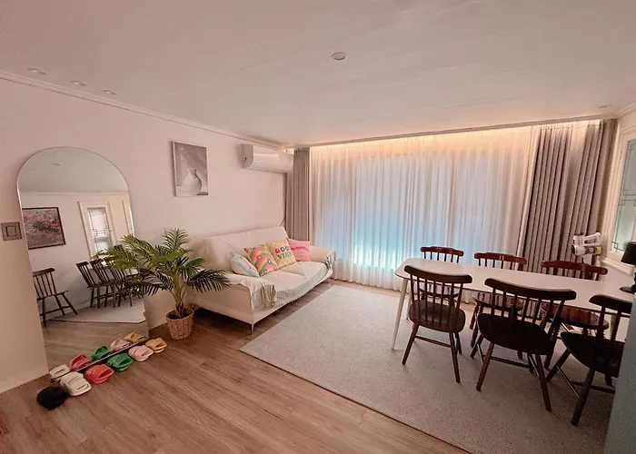 Big Family Or Group Stay 3 Rooms 5 Beds Snu Station Line 2