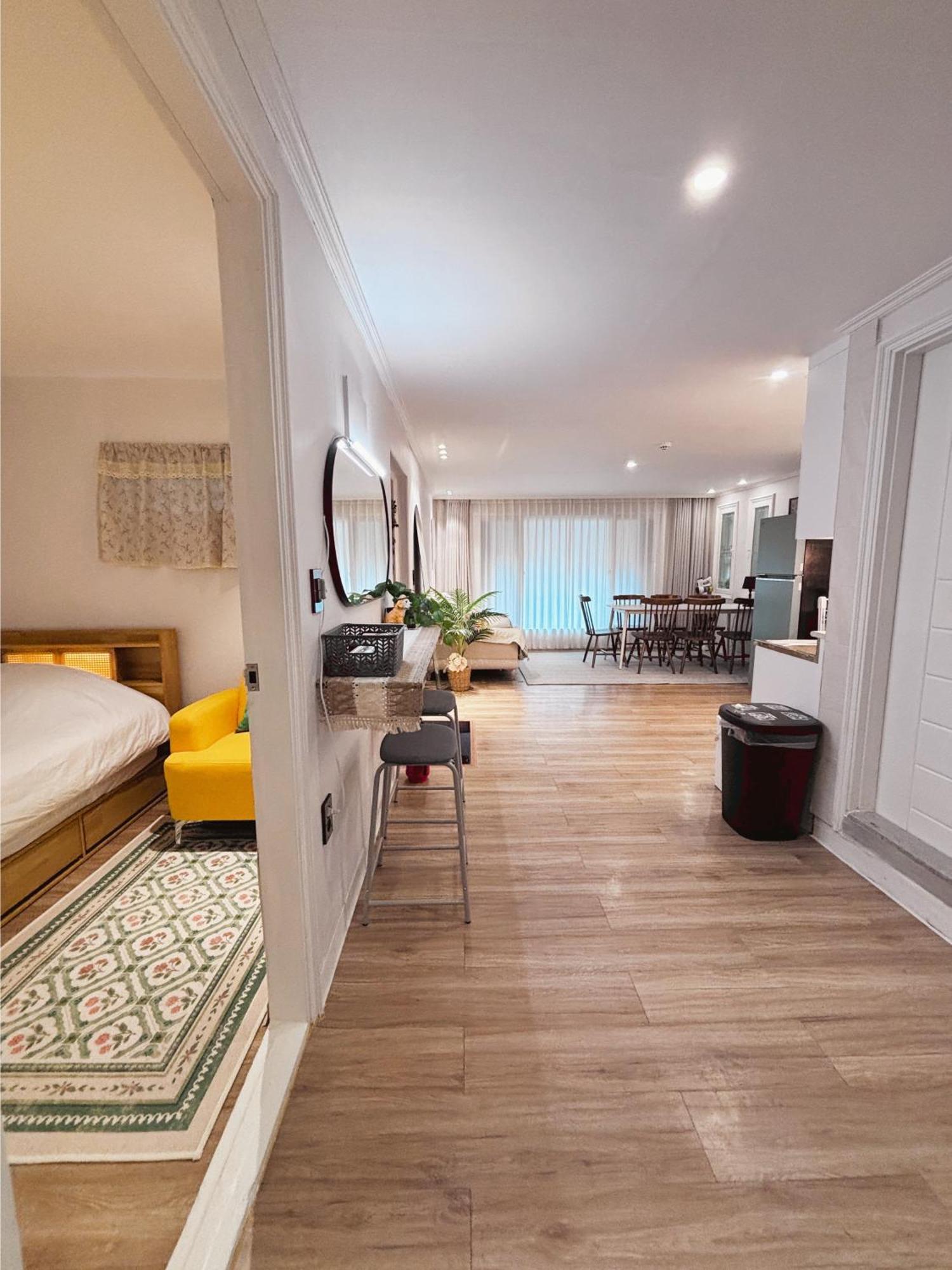 Big Family Or Group 3 5 Beds Snu Station Line 2 * Seoul