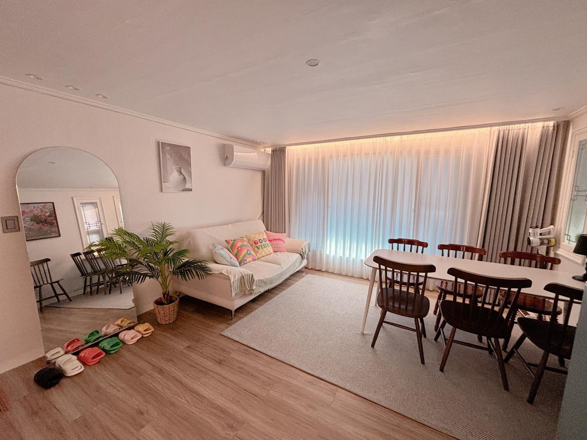 Big Family Or Group 3 5 Beds Snu Station Line 2 Holiday home Seoul